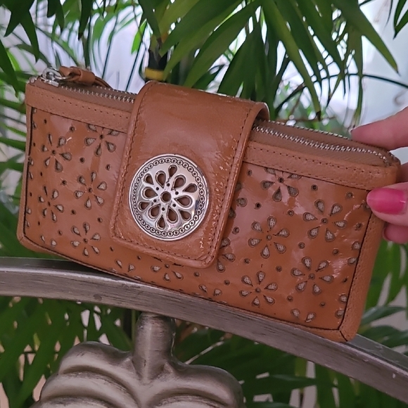 Brighton Handbags - Brighton Leathwr Wallet/Wristlet ❤️